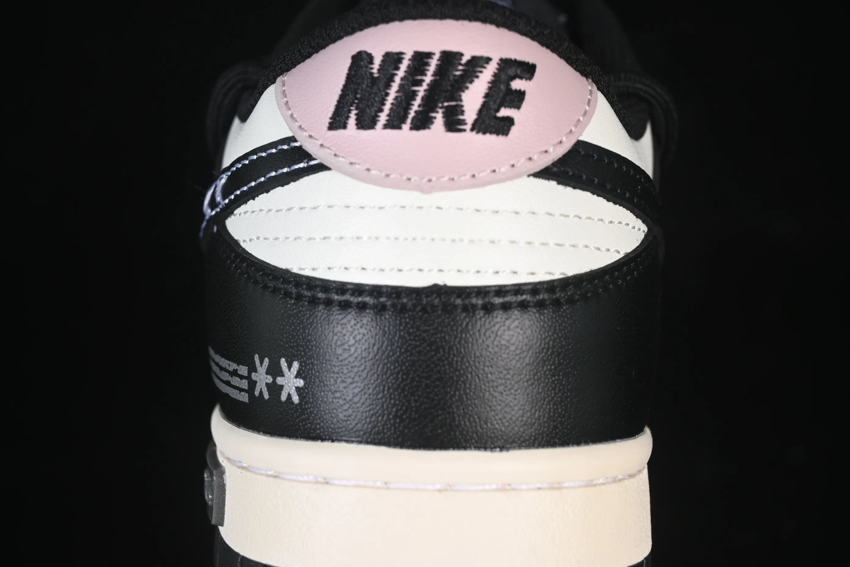 All categories Nk SB Dunk Series Nk SB Dunk Low High-end customized low-top sneakers Nike SB Dunk Low strap customization low-top casual sneakers DD1391-100